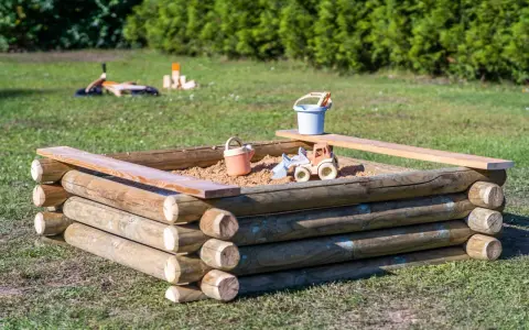 Bezpieczna piaskownica DIY: Jak ją zbudować dla Twojego dziecka?