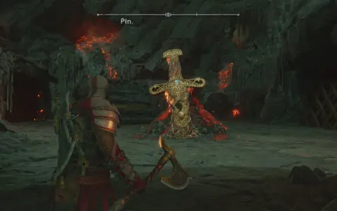 Kratos w jaskini z płonącym mieczem, artefaktem z God of War Ragnarok Tygiel.