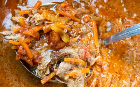 Zupa ogonowa: Klasyk PRL. Mój przepis na idealny smak!