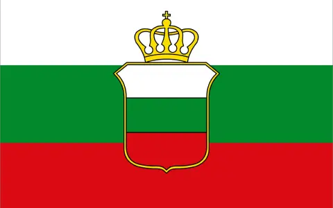 Flaga Bułgarii: biały, zielony i czerwony pas poziomy, z koroną i herbem pośrodku.
