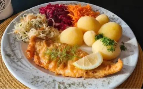Najlepsze obiady w Darłówku: Ryby, dania domowe i restauracje