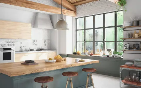 Cuisine feng shui lumineuse avec îlot en bois, tabourets, et grande fenêtre donnant sur la verdure. Harmonie des matériaux et des couleurs.