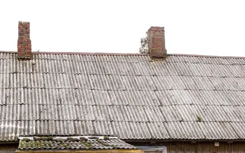Ile kosztuje zdjęcie eternitu z dachu? Sprawdź, co wpływa na ceny