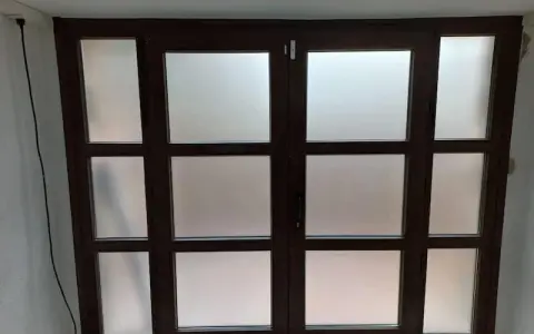 Puerta sótano exterior: Elige la ideal, instalación y costes