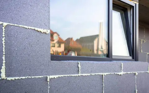 Styropian grafitowy 15 czy biały 20: Który wybór jest lepszy dla izolacji?