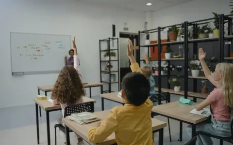 Jak napisać do wychowawcy z szacunkiem i uznaniem dla jego pracy