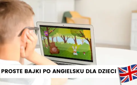 Chłopiec ogląda bajki po angielsku dla dzieci na laptopie. Na ekranie wesoła grafika z misiem i zającem.