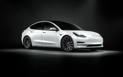 Ile kosztuje najtańsza tesla? Poznaj cenę i specyfikacje modelu 3