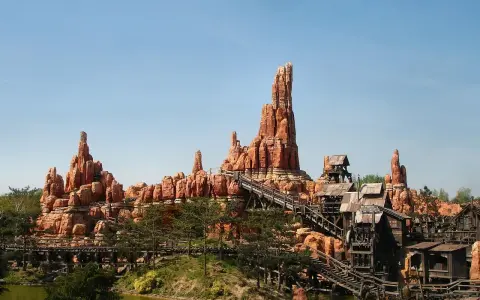 Big Thunder Mountain Railroad w Disneyland Paris. Sprawdź aktualny Disneyland Paris cennik, by zaplanować wizytę!