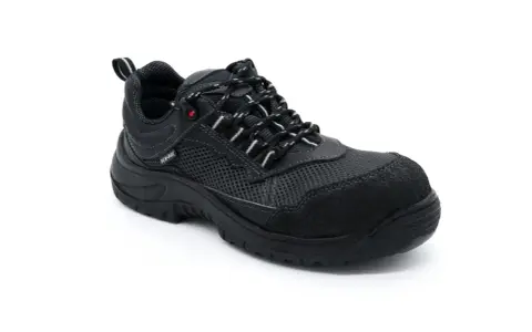 Bota de seguridad negra, con cordones blancos y grises. Ideal para evitar la caducidad de tus pies en el trabajo.