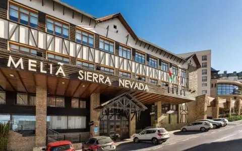 Sierra Nevada: Tu hotel ideal. Guía experta para reservar sin errores.