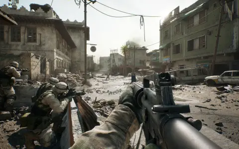 Żołnierze Delta Force na PS5 w akcji, ostrzeliwują ulice zniszczonego miasta.