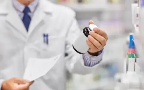 Tu medicamento no está en farmacia: ¿Qué hacer y tus derechos?