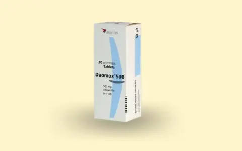Opakowanie leku Duomox 500 mg z amoksycyliną. Pamiętaj, by nie łączyć go z alkoholem.