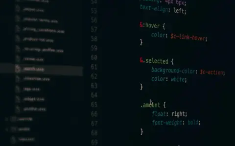 Fragment kodu CSS, gdzie widać selektory, właściwości i wartości. Prawdopodobnie jest to część projektu, która zawiera nieużywany, czyli dead code.