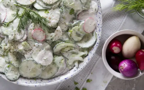 Salade de concombre à la crème : ma recette fraîcheur anti-flotte !