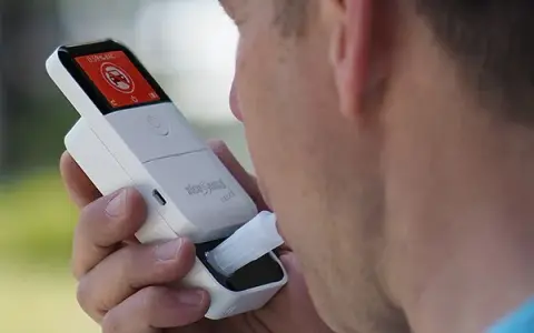 Jakich alkomatów używa policja? Modele, prawa i procedury kontroli