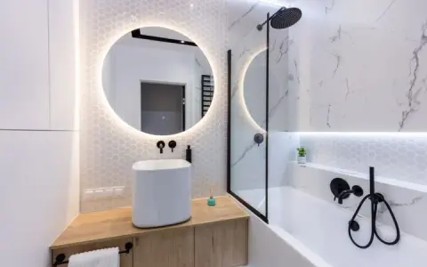 Oświetlenie do WC: Jak zaplanować funkcjonalne LED w małej toalecie?
