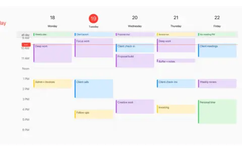 Calendrier affichant des tâches organisées par jour et par heure, avec des blocs colorés pour "Deep work", "Client calls", etc.