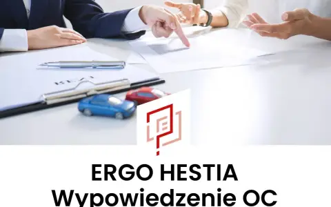 Dwie osoby omawiają dokumenty przy biurku, obok małe modele samochodów.