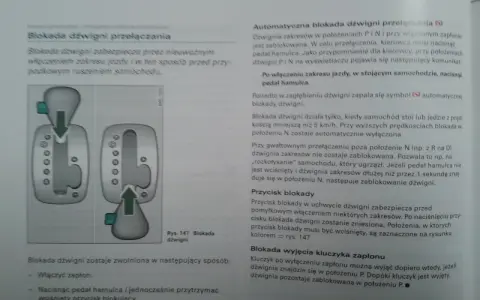 Schemat blokady dźwigni w Audi z tiptronic. Pokazuje, jak nacisnąć hamulec, by odblokować dźwignię.