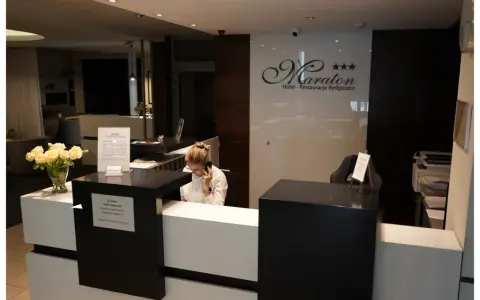Jak zostawić pokój w hotelu bez stresu i z szacunkiem dla personelu