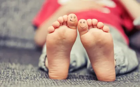 Smutny list matki do córki: moje stópki z uśmiechniętymi buźkami tęsknią za Tobą.
