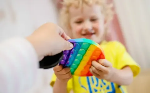 Allegro: Zabawki sensoryczne dla 4-latka. Hity i bezpieczny wybór