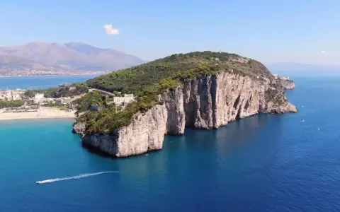 Montagna Spaccata Gaeta: Guida Completa, Leggende e Visita