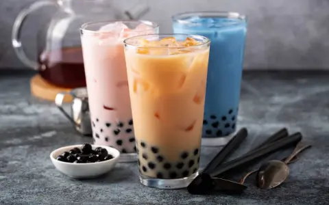 Bubble tea w domu: Przepisy, smaki, kalorie. Czy jest zdrowa?