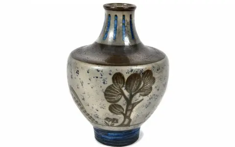 Vase en céramique de René Buthaud, décoré d'un arbre stylisé et de motifs bleus.