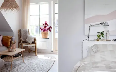 Mysigt litet rum med soffa, fåtölj, soffbord och en stor fönster. Bredvid syns en säng med randigt påslakan.