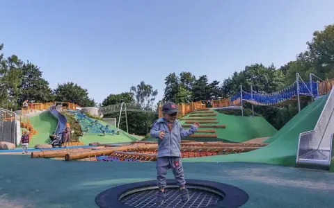 Plac zabaw Park Ujazdowskim otwarty! Co musisz wiedzieć przed wizytą?