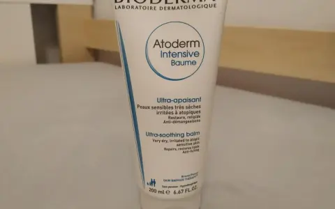 Bioderma Atoderm Intensive Baume, kojący balsam do skóry bardzo suchej, atopowej i podrażnionej.