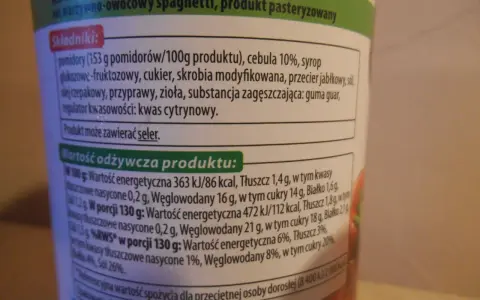 Etykieta sosu spaghetti Culineo z Biedronki z listą składników i wartością odżywczą.