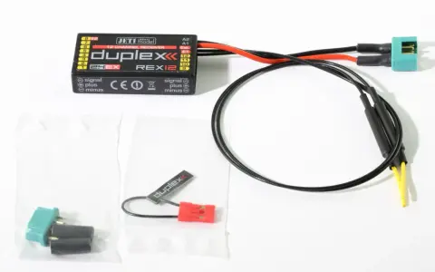 Jeti Duplex REX12 Empfänger mit Kabeln und Zubehör.