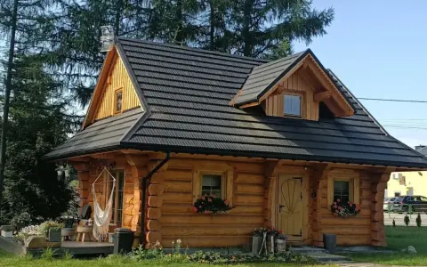 Czy warto budować dom z bali? Koszty, zalety i wady inwestycji