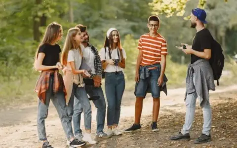 Kto może być kierownikiem wycieczki szkolnej? Sprawdź wymagania i kwalifikacje