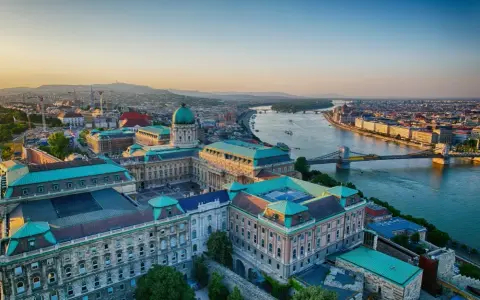 Węgry: Dowód osobisty wystarczy! Paszport do Budapesztu nie jest wymagany