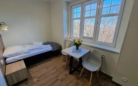 Ile trwa pobyt w centrum medycznym w Karpaczu? Sprawdź szczegóły.