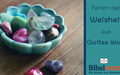 Bunte Edelsteine in einer Schale, die "Perlen der Weisheit aus Gottes Wort" symbolisieren.