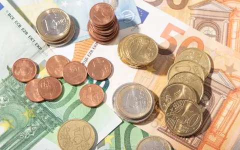 Czarnogóra: Jak płacić euro? Gotówka, karta, bankomaty poradnik