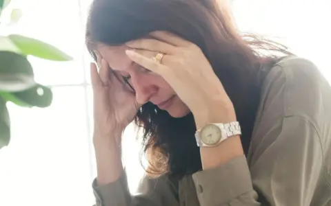 Nerwica jelit objawy: Jak rozpoznać i zrozumieć dolegliwości?