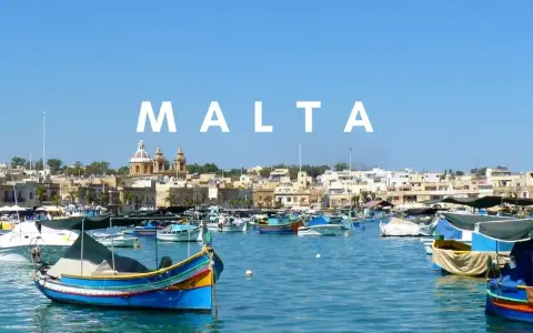 Malta: kolorowe łodzie, błękitne morze i zabytkowe miasto. Czy warto tu przyjechać?