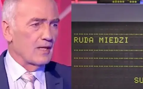 Prowadzący Familiady pyta, co można podłączyć do komputera. Na ekranie widać hasło "RUDA MIEDZI".