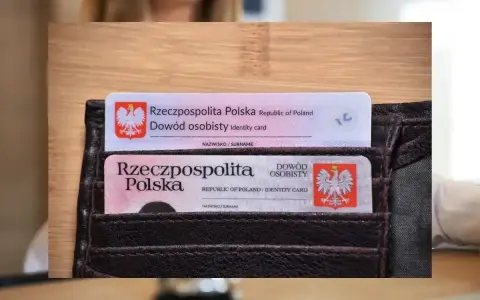 Portfel z dwoma dowodami osobistymi. Bez nich zameldowanie w hotelu jest niemożliwe.
