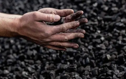 Jak z węgla zrobić ekogroszek - łatwy proces produkcji i oszczędności