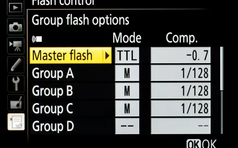 Menu aparatu Nikon z opcjami kontroli lampy błyskowej, zaznaczona opcja "Master flash".
