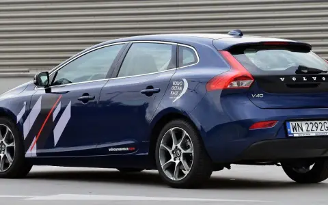 Volvo V40: Jaki silnik wybrać? Benzyna, diesel, PowerShift?