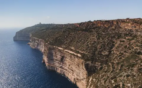 Malta: klify i morze. Czy na Malcie jest drogo? Widok zapiera dech, a ceny mogą zaskoczyć.